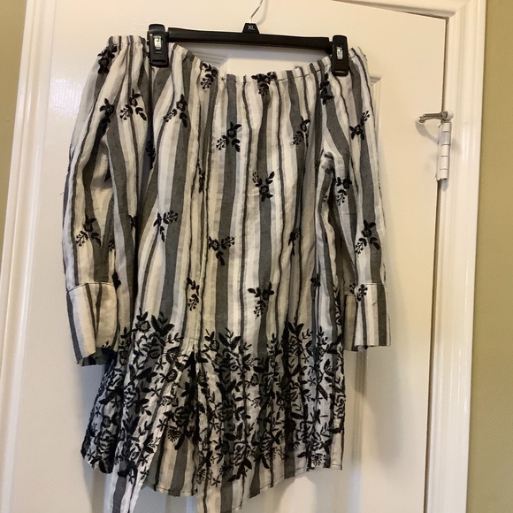 Top - Picture 2 of 5